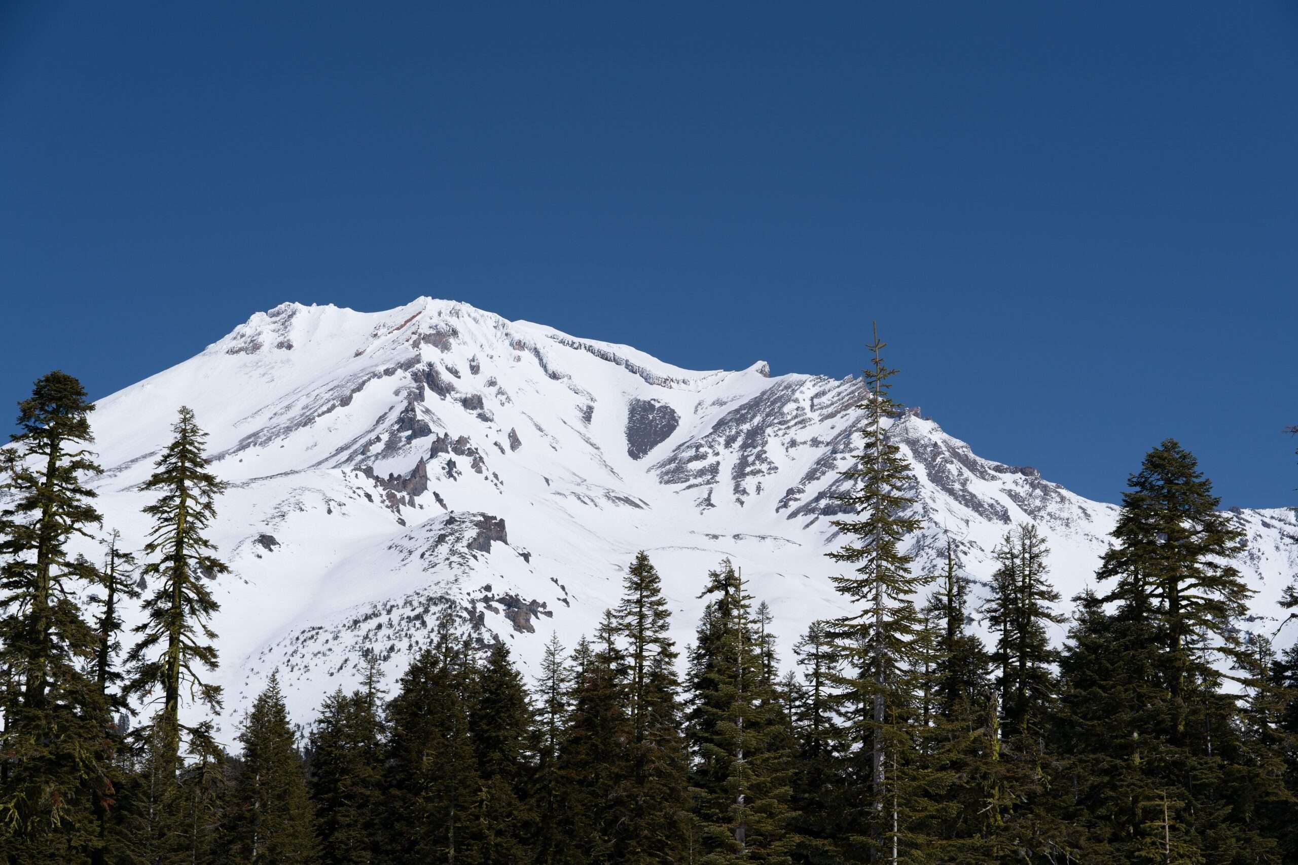 1 Unveiling the Mystique of Mount Shasta: A Guide to its Majestic Beauty